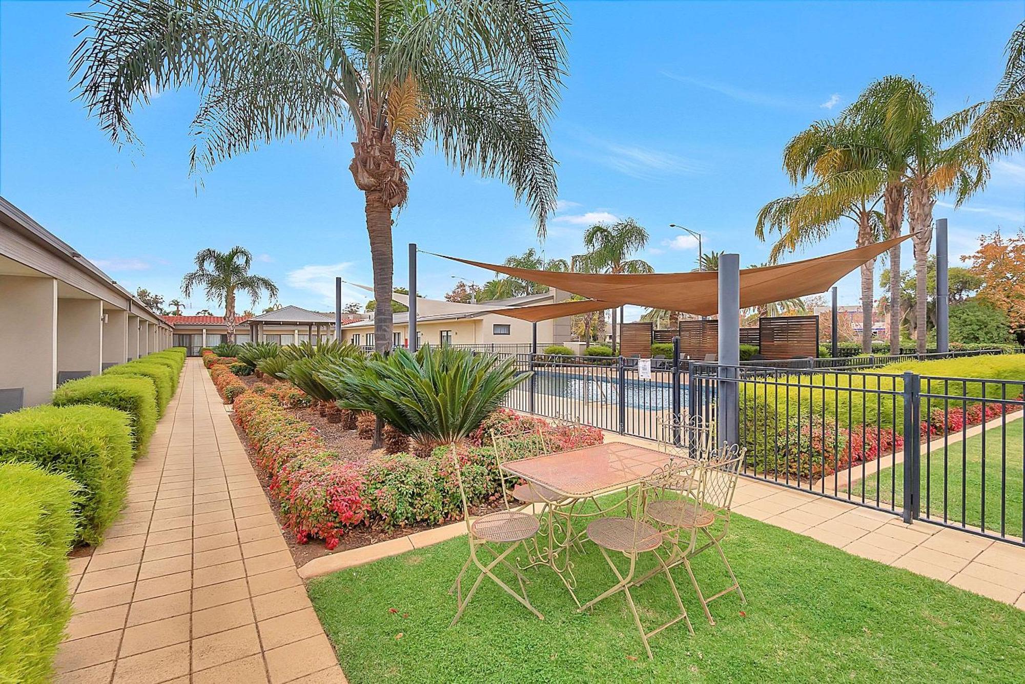 Comfort Inn Deakin Palms Милдура Екстериор снимка